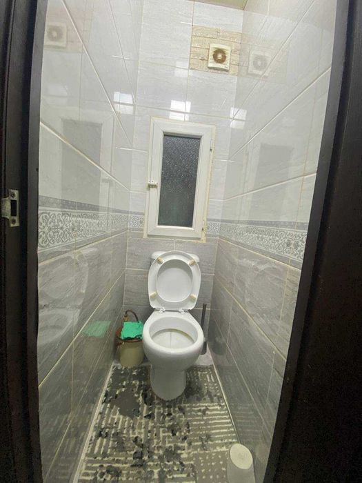 Продаётся 1/2/5 Ахмад Югнаки Среднее состояние 38м2 Балкон 2х3