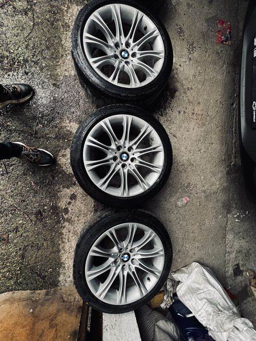 Продам комплект оригинальных дисков BMW с резиной