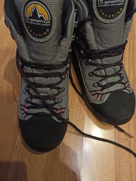 Туристически обувки La sportiva 38 номер за стъпало 24 см.