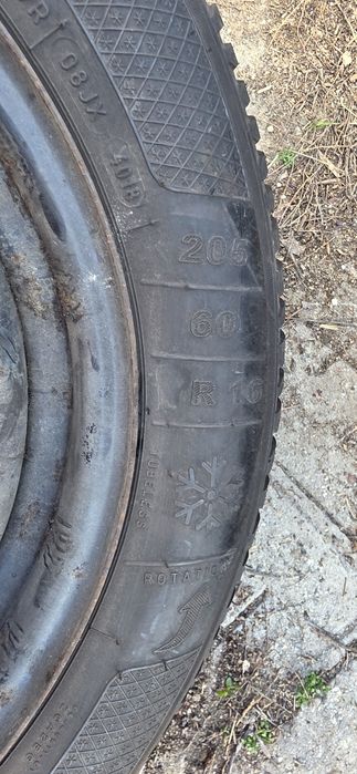 Гуми 2бр 205/60/16 - 1бр  - 89лв
