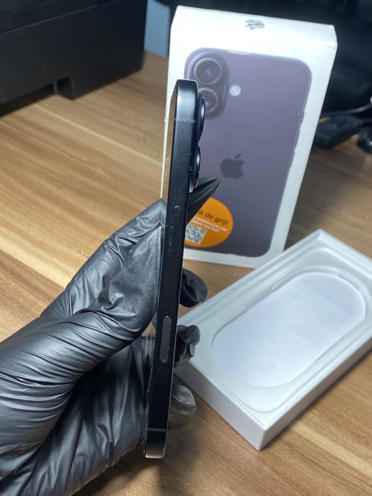 iPhone 16• 128 GB • Black