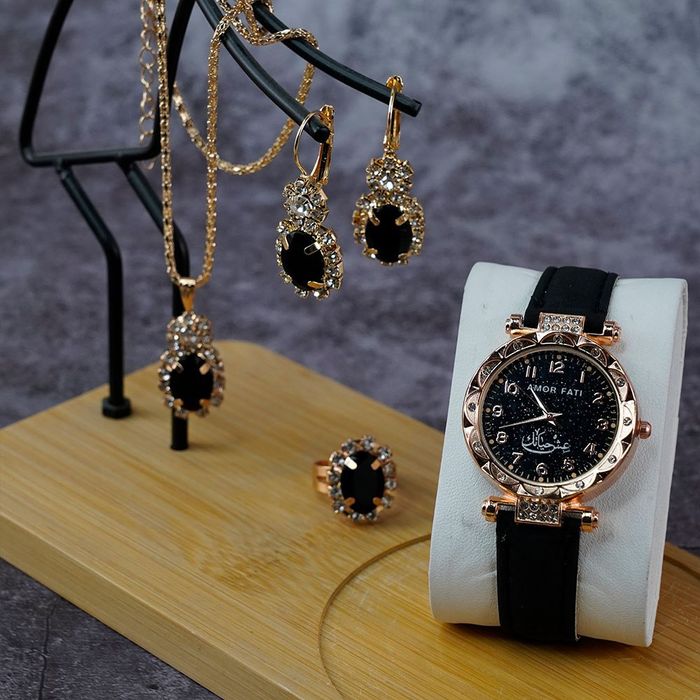 Amor fati toplam taqinchoqlari!