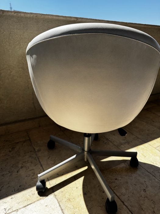 Scaun rotativ piele ecologica