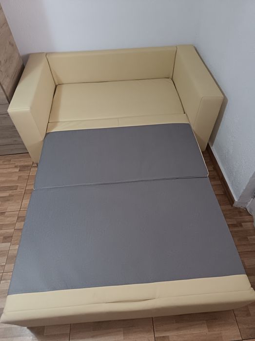Canapea extensibila pentru 2 persoane