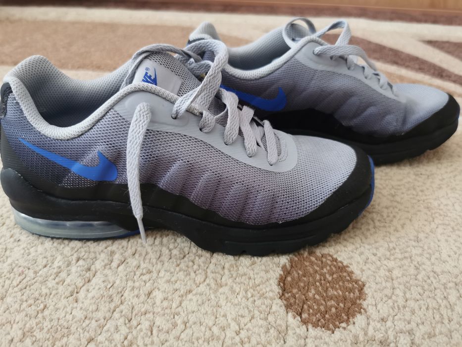 Adidași Nike Invigor