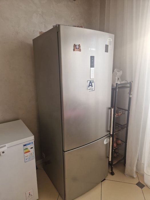 холодильник Bosch KGN57AL22