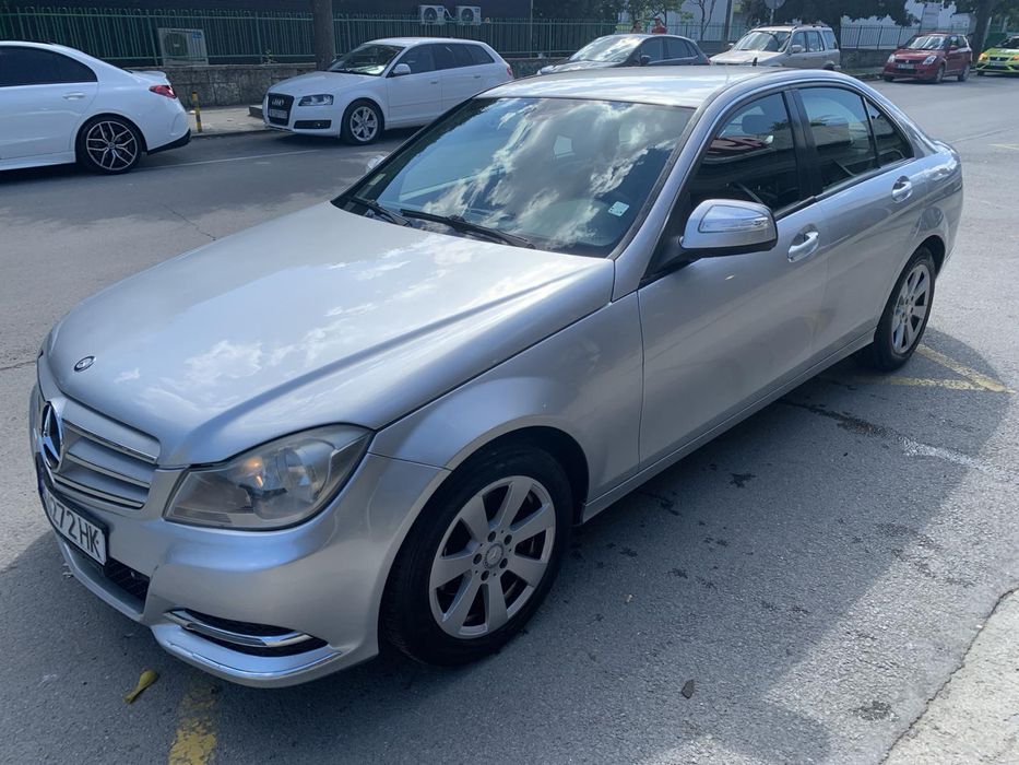 Мерцедес 220 С дизел автомат