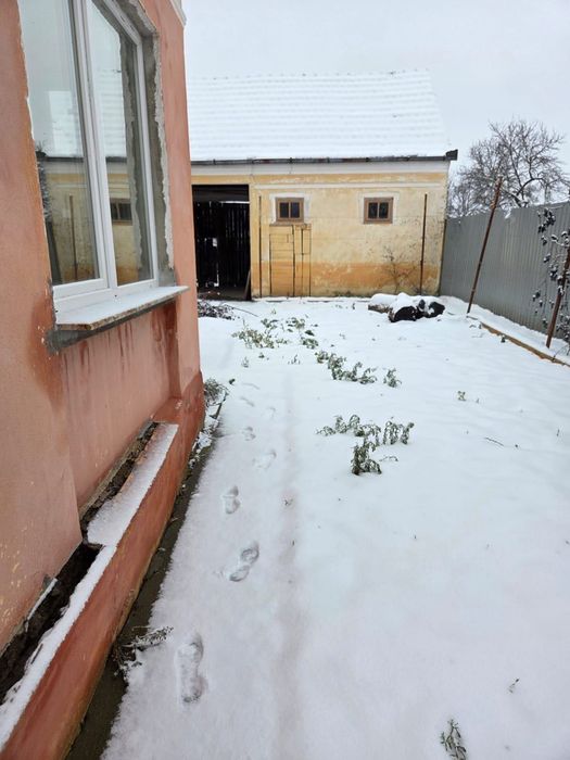 Vând casă în Chesint