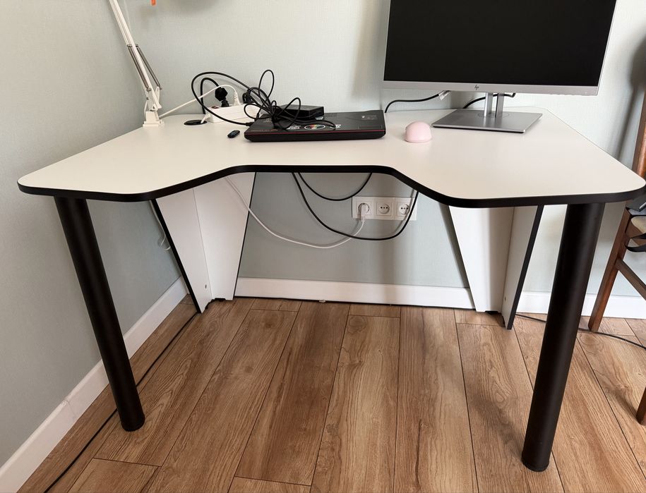 Компьютерный стол белый б/у