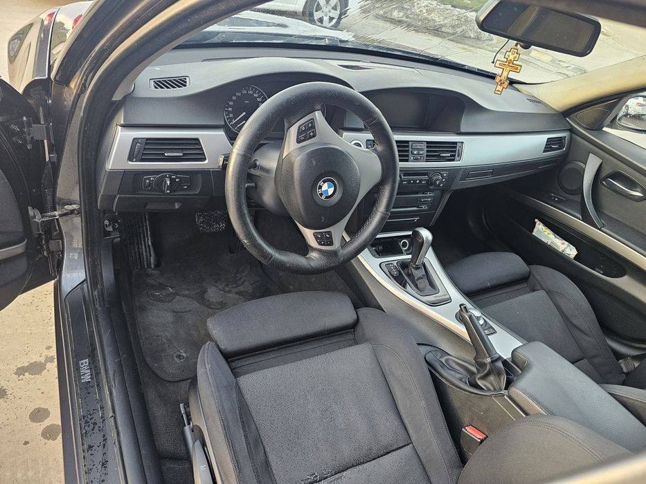 Vand Bmw 320D (E90) AUTOMAT

• Motorizare: 2.0 Diesel (320d)
• An fabr
