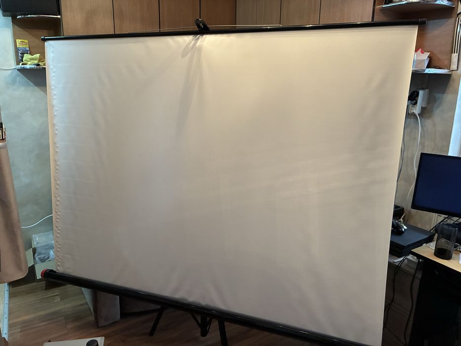 Ecran proiectie Sopar 180 x 180 cu trepied ( pentru video proiector)