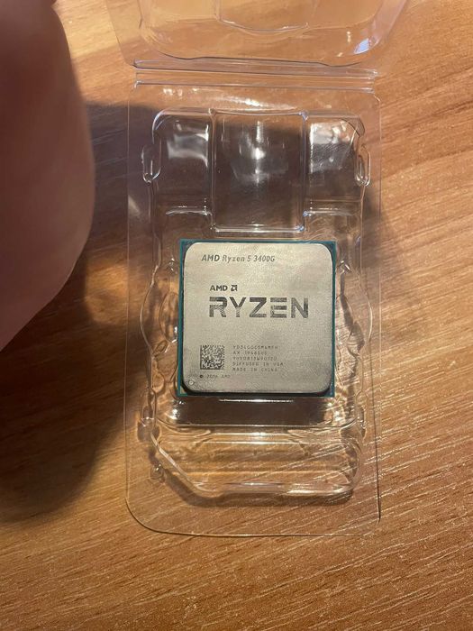 Procesor Ryzen 5 3400G cu grafici integrate Radeon Vega Graphics 11 + Cooler AMD