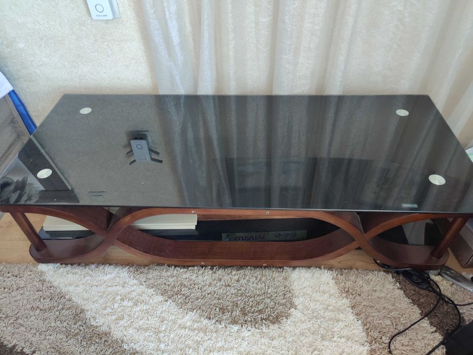 Холна маса, поставка за телевизор