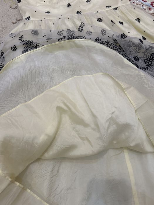 Платье бежевое со стразами