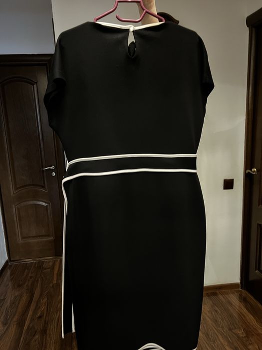 Платье черное и в мир и в пир