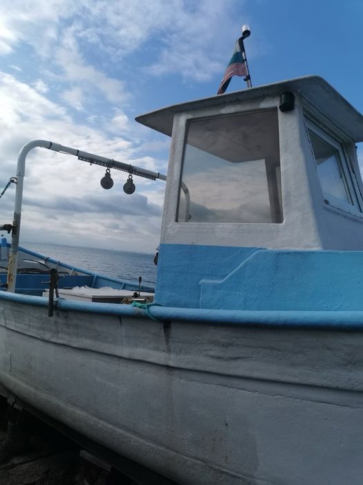 Лодка с лиценс стопански риболов