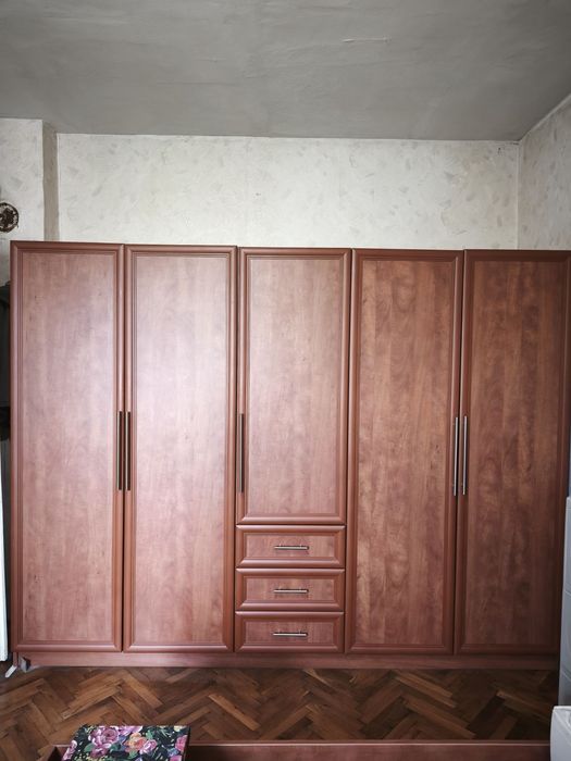 Много запазен голям гардероб , 5 крилен гардероб