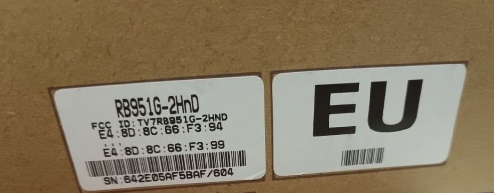 Router MikroTik RB951G-2HND