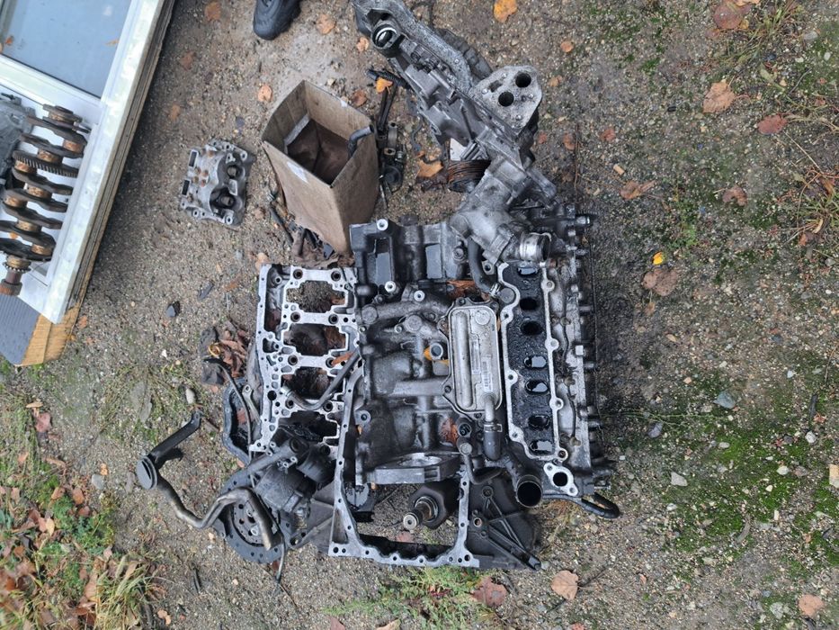 Vând bloc motor și alte piese de Toyota Rav 4,motor 2.2 diesel,150 cp