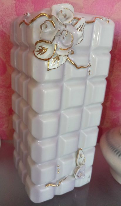 Mai multe obiecte din portelan din anii 1920-1970