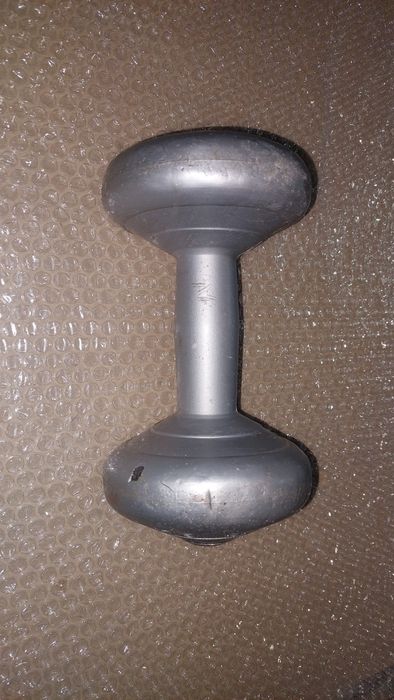 Продавам ктъгла гира 6кг  гирички 1×3кг.2×1.5 кг