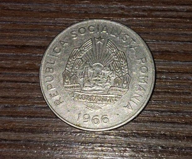 Vând monede vechii..2 sunt de argint..preț negociabil.!