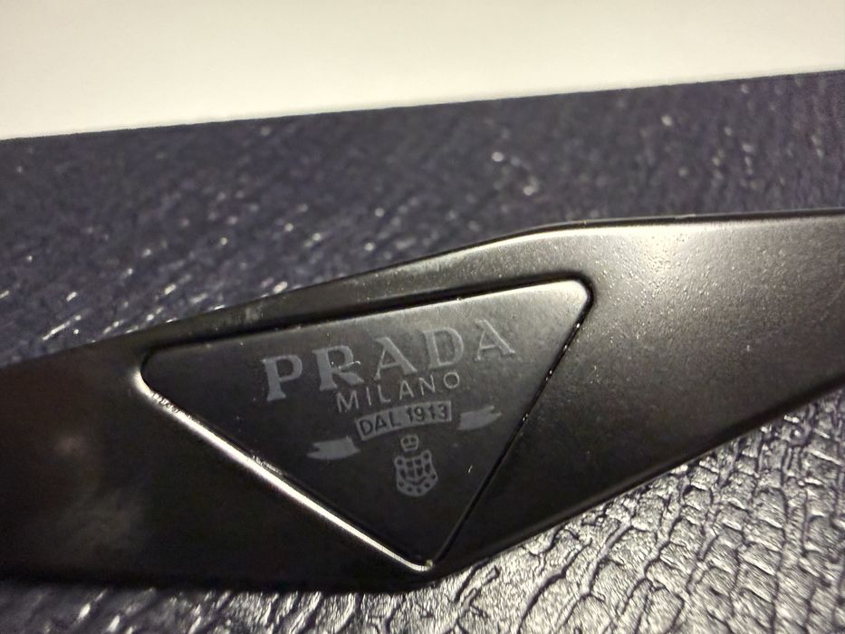 Слънчеви очила PRADA.
