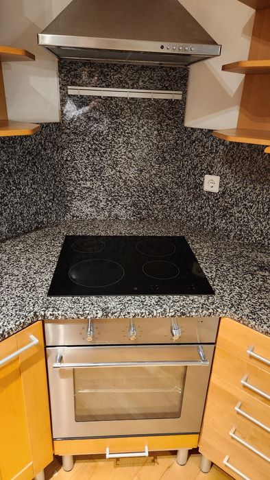 Mobilă bucătărie din lemn masiv esență tare cu electrocasnice