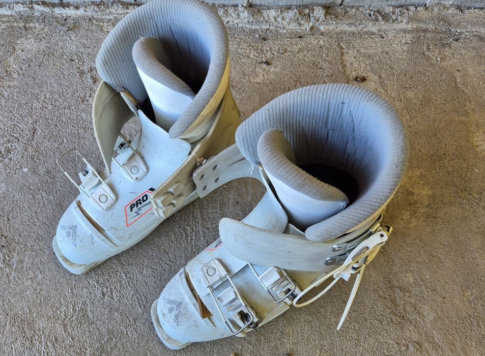 Стари ски обувки -3бр.