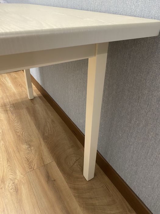 Кухонный стол из дерева