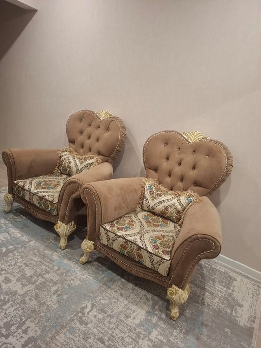 Продам срочно диван, кресло
