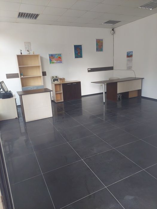 Дава се под наем Магазин в Шумен, Център - 81 кв.м за 306 € - Снимка #2