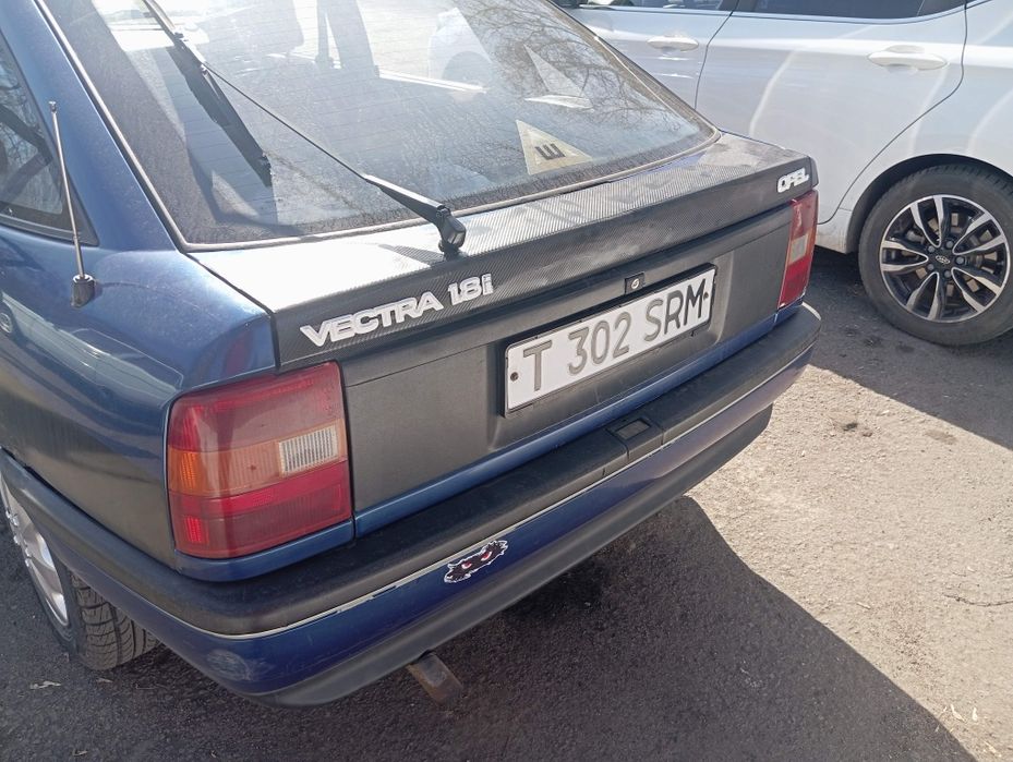 Продам Опель вектра а 1.8  обмен