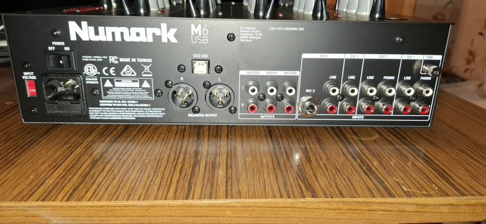 Numark M6-USB DJ миксер