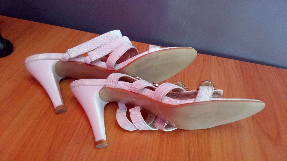 Елегантни дамски сандали