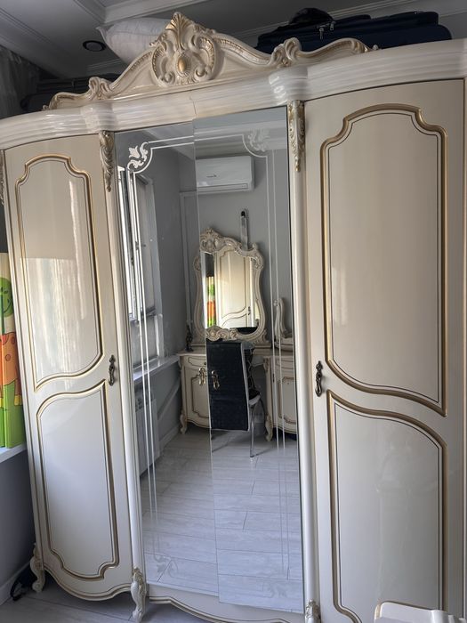 Спальная гарнитура продается