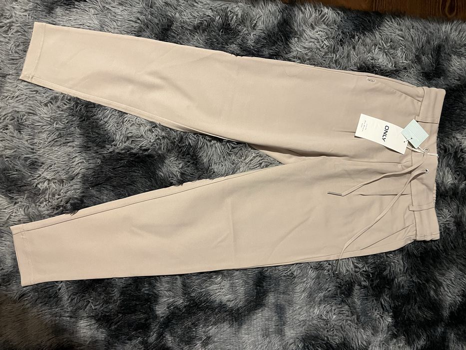 Pantaloni damă.