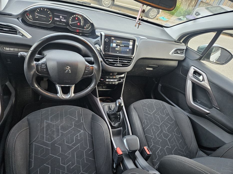 Peugeot 2008 1.2VTi *LED*2016 NAVI*GPS*