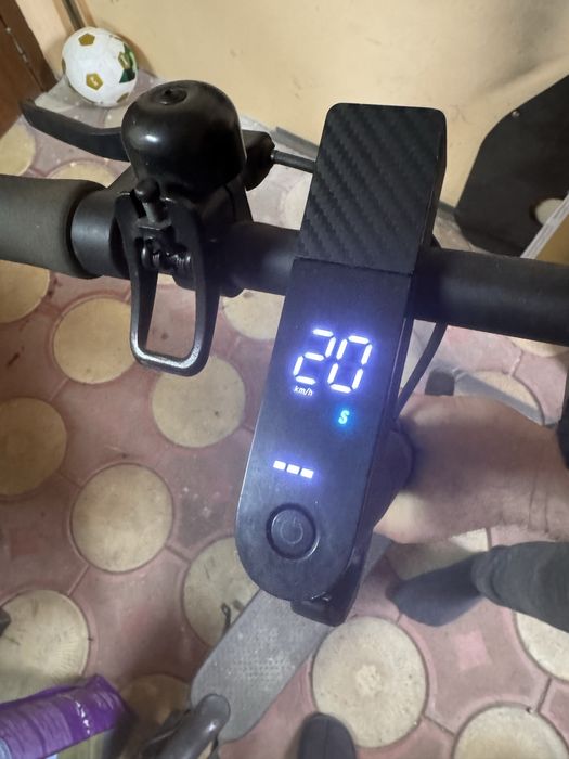 Trotineta Xiaomi Mi Essential