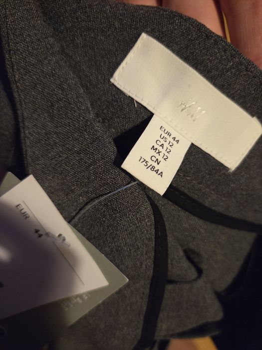 44/L H&M сива плисирана къса пола