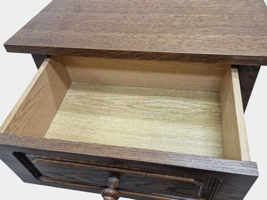 Масивна дъбова спалня в комплект с два броя нощни шкафчета