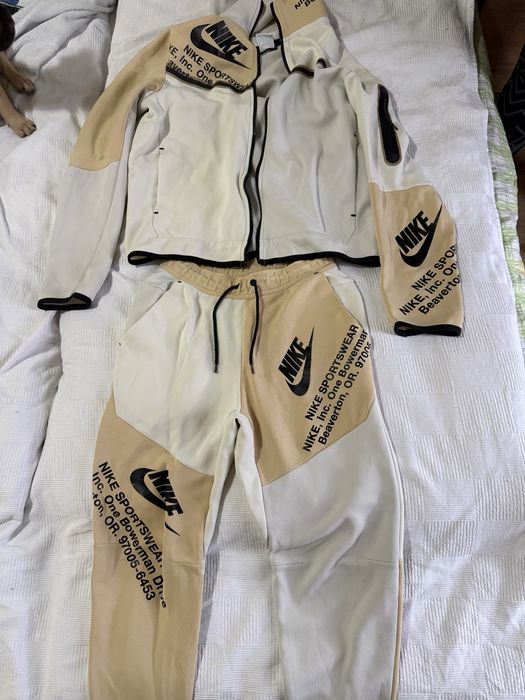 Анцунг Nike tech