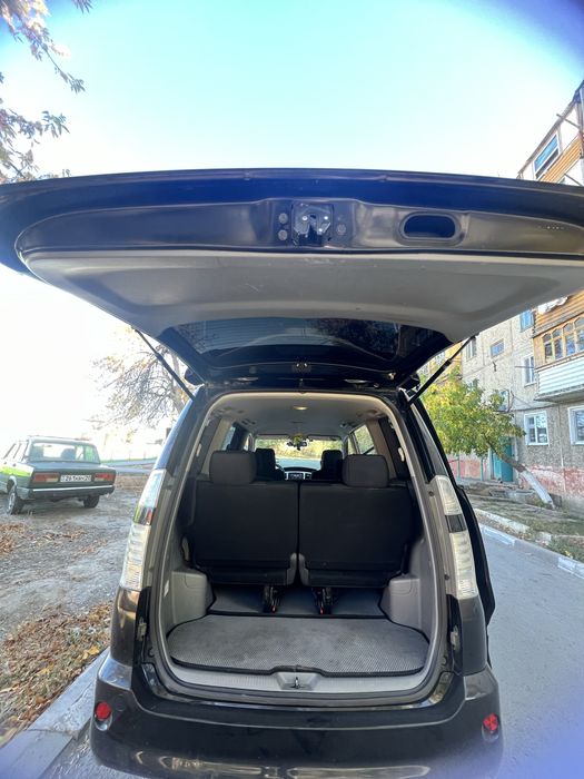 Продам автомобиль voxy минивэн