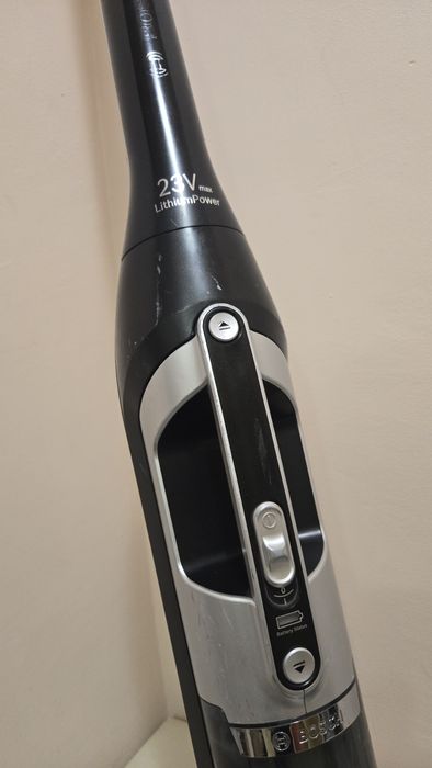 Безкабелна прахосмукачка Bosch, за части . Повредена е главата.