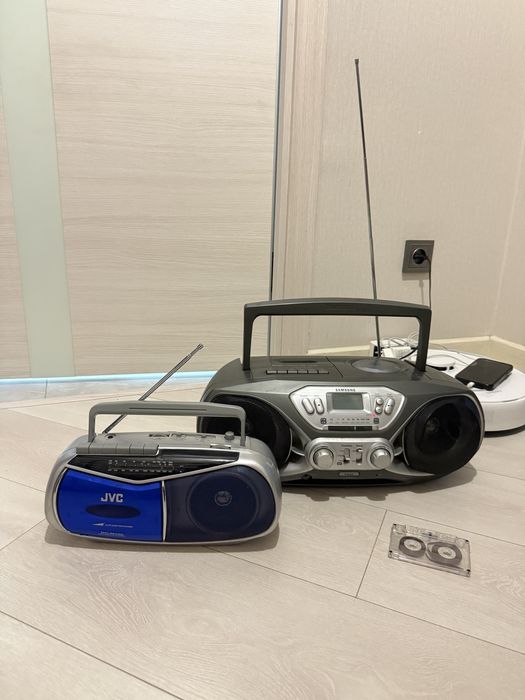 Магнитофон кассетный и CD диски (JVC, Samsung)