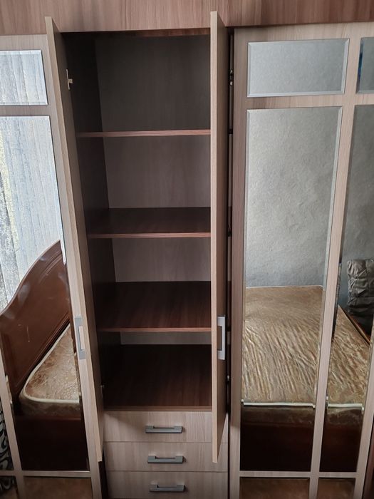 Шкаф- купе четырёхдверный