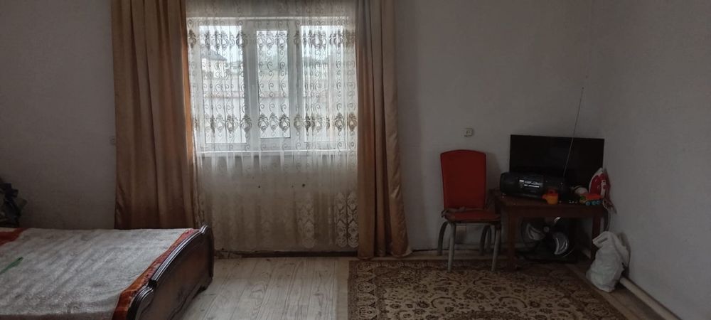 Үлкен жер телімімен бірге 1 бөлмелі үй + кең гараж сатылады!