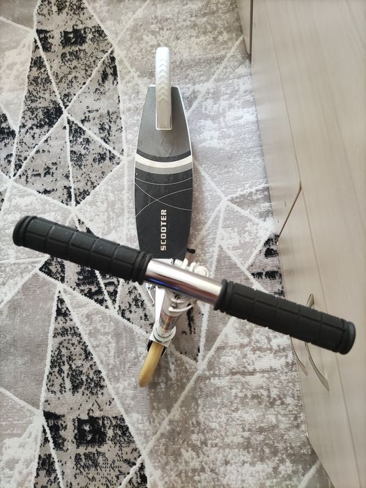 Продаётся самокат.