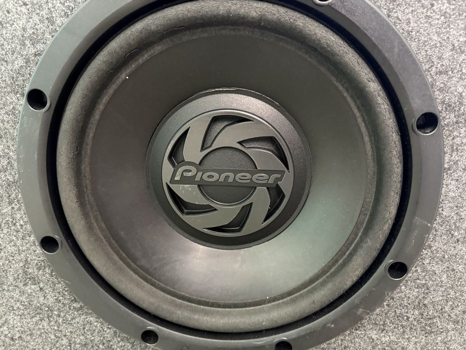 Продаю Pioneer  сабвуфер
