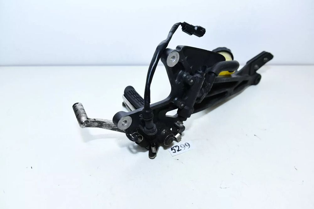 2010 2013 HONDA CBF 1000F PARTEA DREAPTĂ SUPORT PICIOARE CUIER